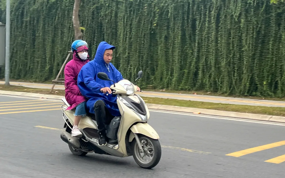 Nhiều khu vực nắng nóng, đề phòng mưa dông và lốc sét