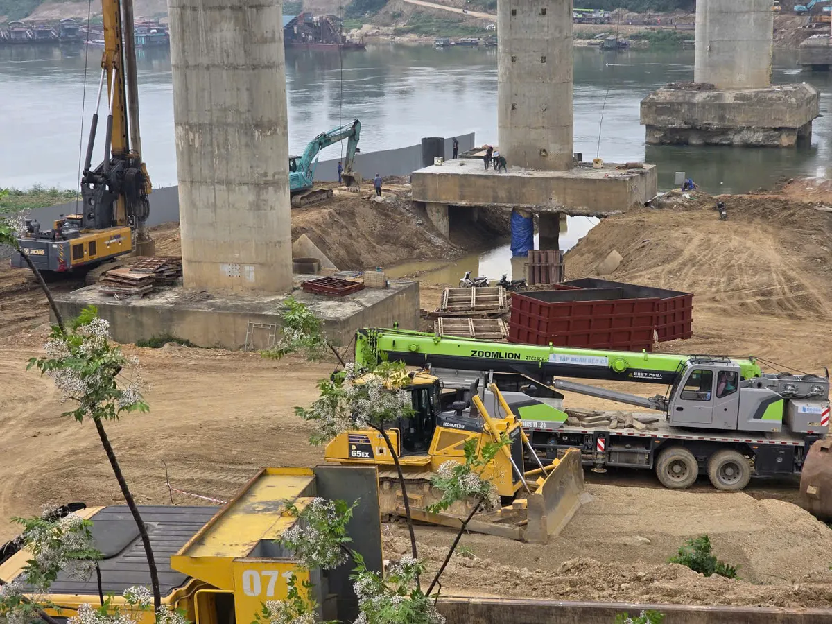Phú Thọ: Sữa chữa cầu sông Lô chậm tiến độ, yêu cầu thông cầu trước 30/4 - Ảnh 1.