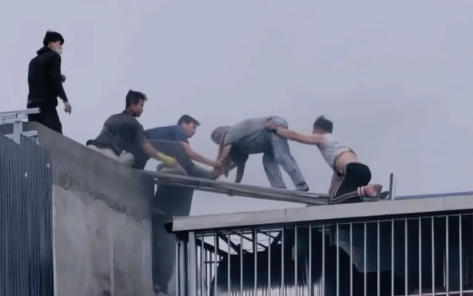 Hà Nội khen thưởng dũng sĩ cứu người trong vụ cháy Lĩnh Nam