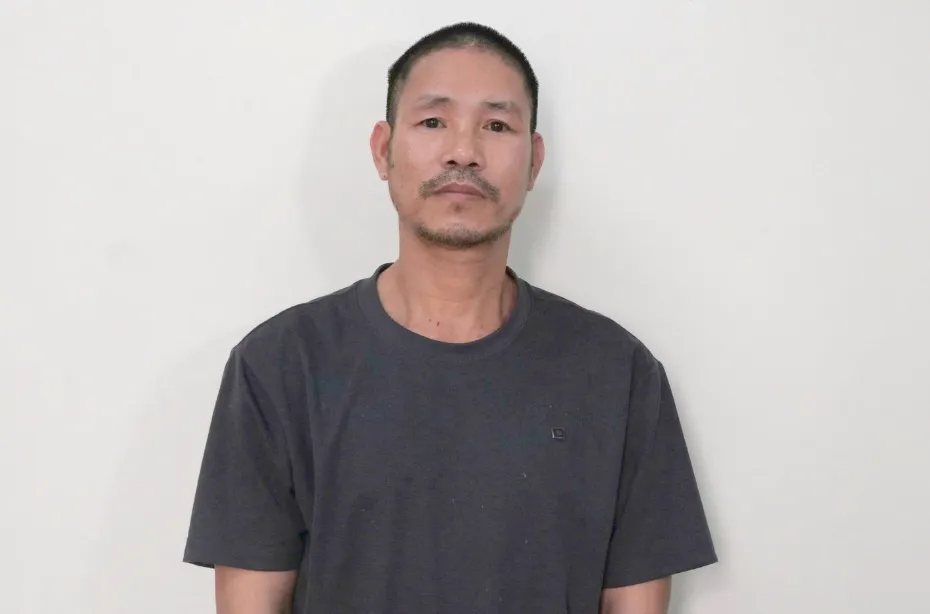 Bị lập biên bản nồng độ cồn, người đàn ông dùng búa tấn công CSGT - Ảnh 1.