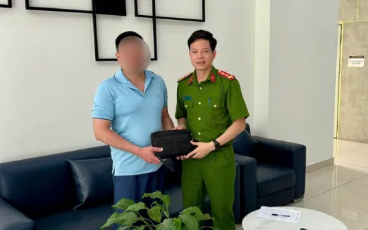 Công An Phường Đông Ngạc Hỗ Trợ Tìm Khuôn Mặt Người Đánh Rơi Ví Tiền