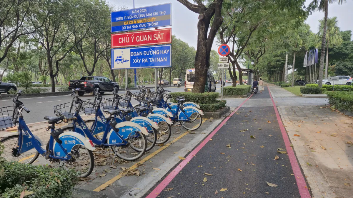 Làn riêng cho xe đạp tại TP Hồ Chí Minh 'bước đầu phát huy hiệu quả'- Ảnh 1. Làn riêng cho xe đạp tại TP Hồ Chí Minh 'bước đầu phát huy hiệu quả'- Ảnh 1.