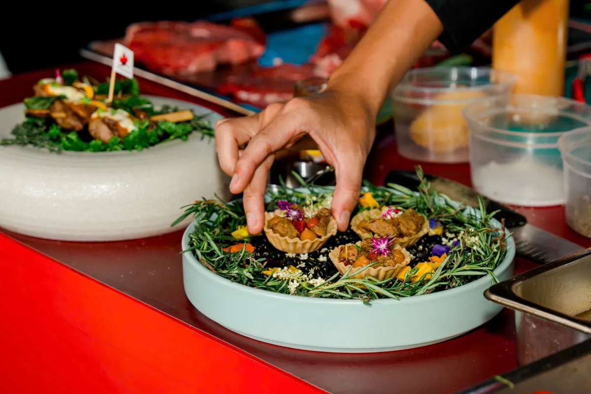 Món 'bún bò gel' Việt Nam gây chú ý tại sự kiện giao lưu ẩm thực quốc tế- Ảnh 1. Món 'bún bò gel' Việt Nam gây chú ý tại sự kiện giao lưu ẩm thực quốc tế- Ảnh 1.