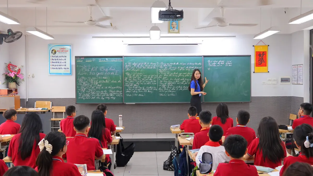 Thi lớp 10 H&agrave; Nội: Học sinh &ldquo;chạy nước r&uacute;t&rdquo;, &aacute;p lực chọn trường tăng cao - Ảnh 1.