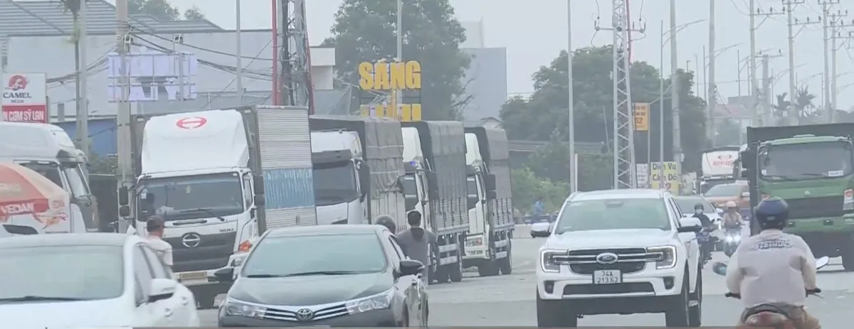 Mất an to&agrave;n giao th&ocirc;ng n&uacute;t giao cao tốc Cam Lộ - QL19- Ảnh 1.