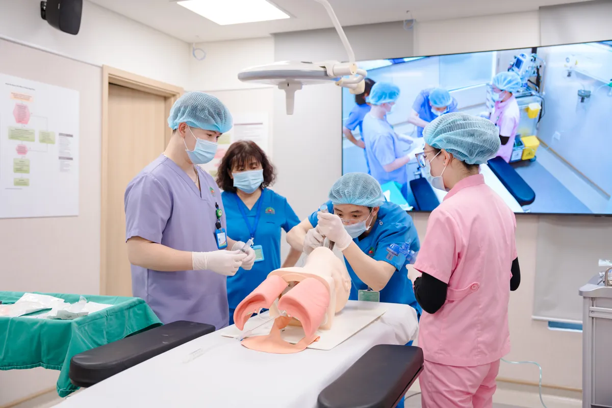 Bệnh viện Hồng Ngọc đưa v&agrave;o hoạt động Trung t&acirc;m Đ&agrave;o tạo Tiền l&acirc;m s&agrave;ng hiện đại chuẩn quốc tế- Ảnh 5.