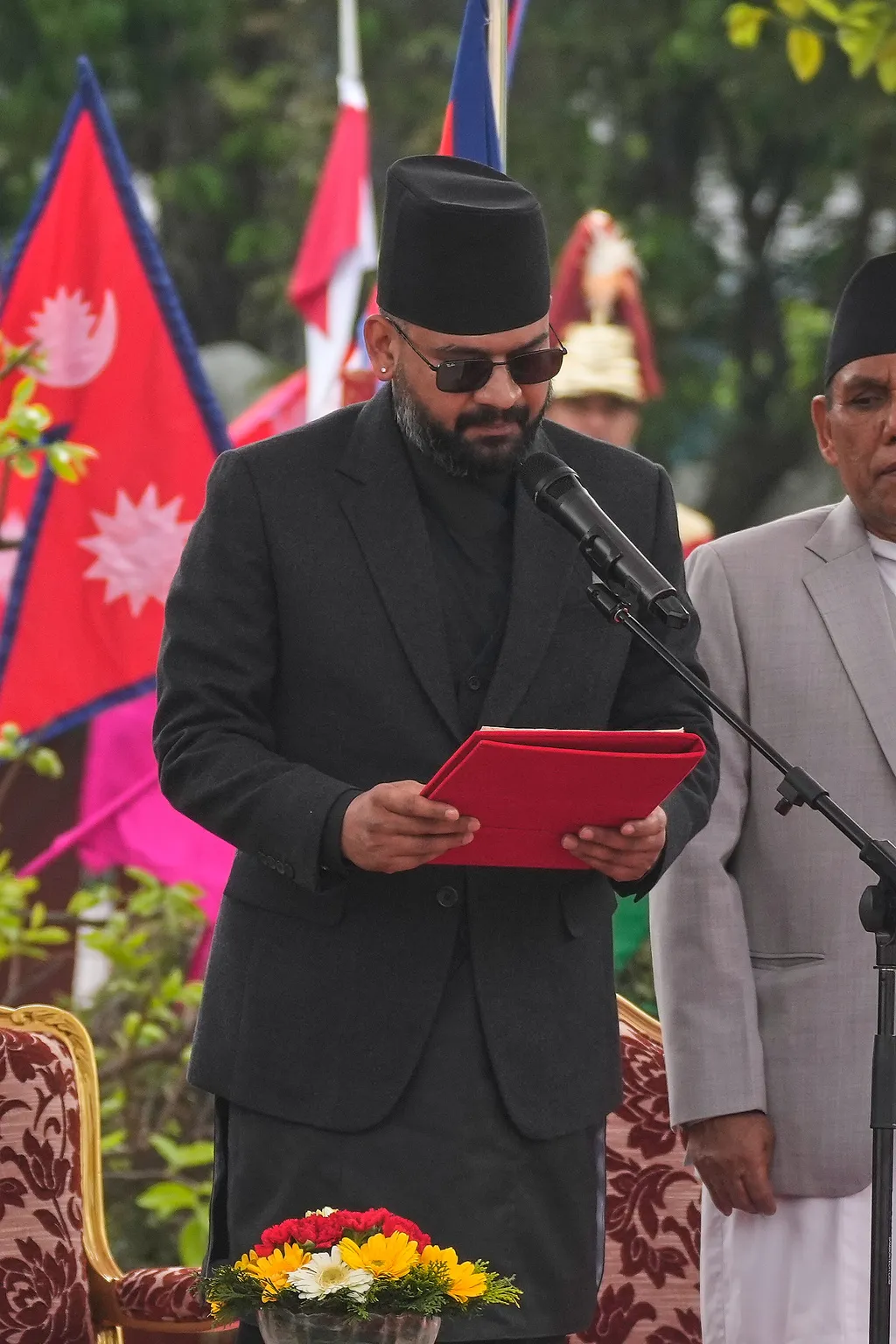 Thủ tướng trẻ nhất lịch sử Nepal tuyên thệ nhậm chức- Ảnh 1. Thủ tướng trẻ nhất lịch sử Nepal tuyên thệ nhậm chức- Ảnh 1.