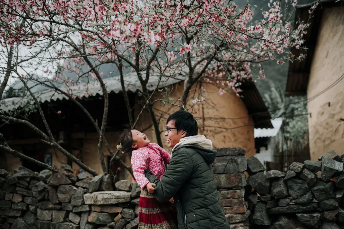 Hoa đ&agrave;o - k&yacute; ức di cư v&agrave; sức sống bền bỉ của người M&ocirc;ng- Ảnh 1.