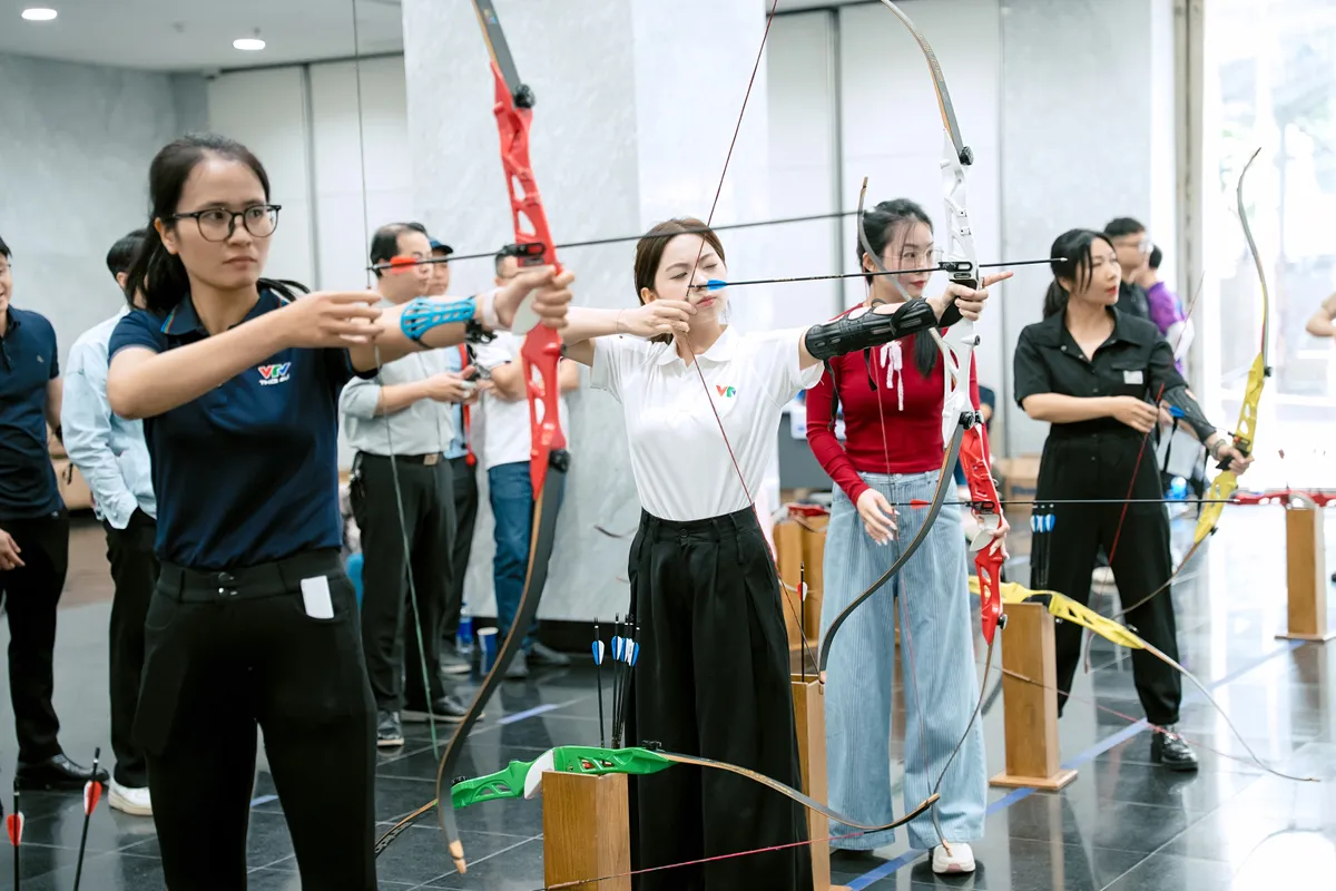 Tuổi trẻ VTV sôi nổi với các hoạt động thể thao chào mừng 95 năm thành lập Đoàn TNCS Hồ Chí Minh- Ảnh 4. Tuổi trẻ VTV sôi nổi với các hoạt động thể thao chào mừng 95 năm thành lập Đoàn TNCS Hồ Chí Minh - Ảnh 5.