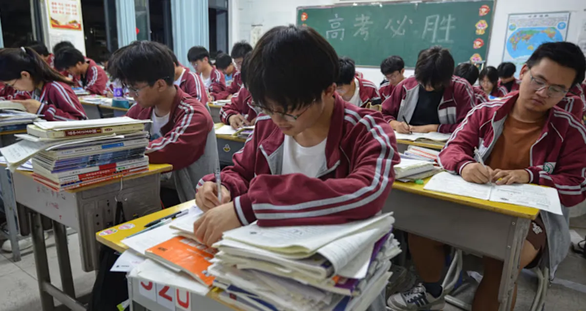 Trung Quốc cấm giao bài tập quá mức cho học sinh- Ảnh 1. Trung Quốc cấm giao bài tập quá mức cho học sinh- Ảnh 1.
