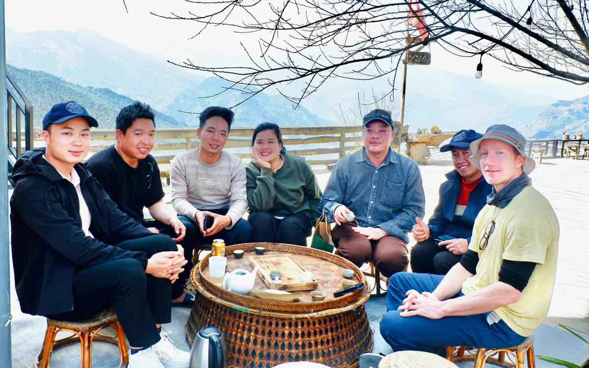 Những thành viên của CLB Du lịch Y Tý trong một lần đón tiếp khách du lịch.