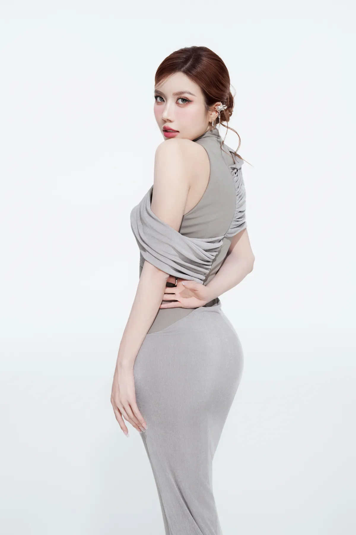 Trang Ph&aacute;p x&aacute;c nhận tham gia "Đạp gi&oacute; 2026" tại Trung Quốc - Ảnh 2.