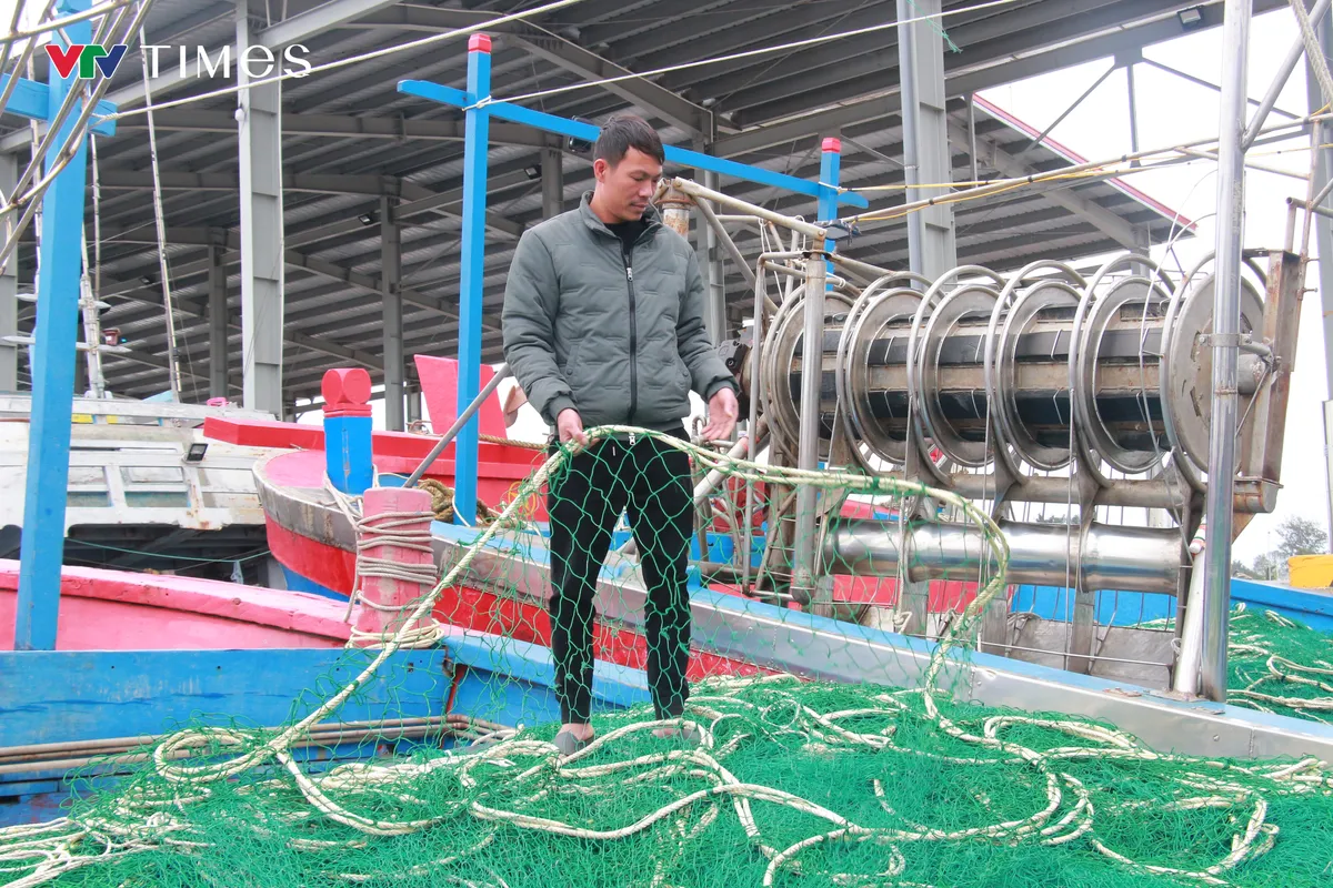 Ninh Bình gỡ “thẻ vàng” IUU: Chủ tàu cá đồng loạt lắp đặt thiết bị giám sát hành trình - Ảnh 1.