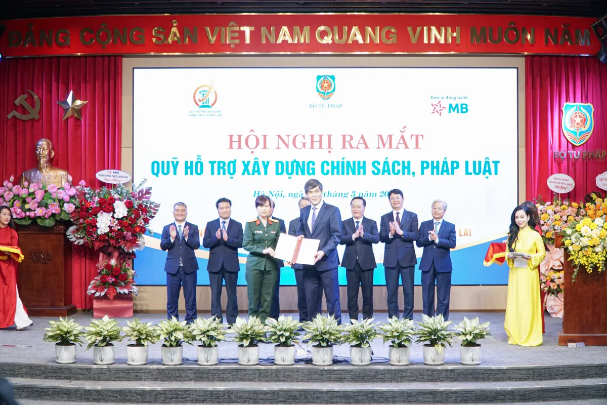 Ra mắt Quỹ Hỗ trợ xây dựng chính sách, pháp luật - Ảnh 3.