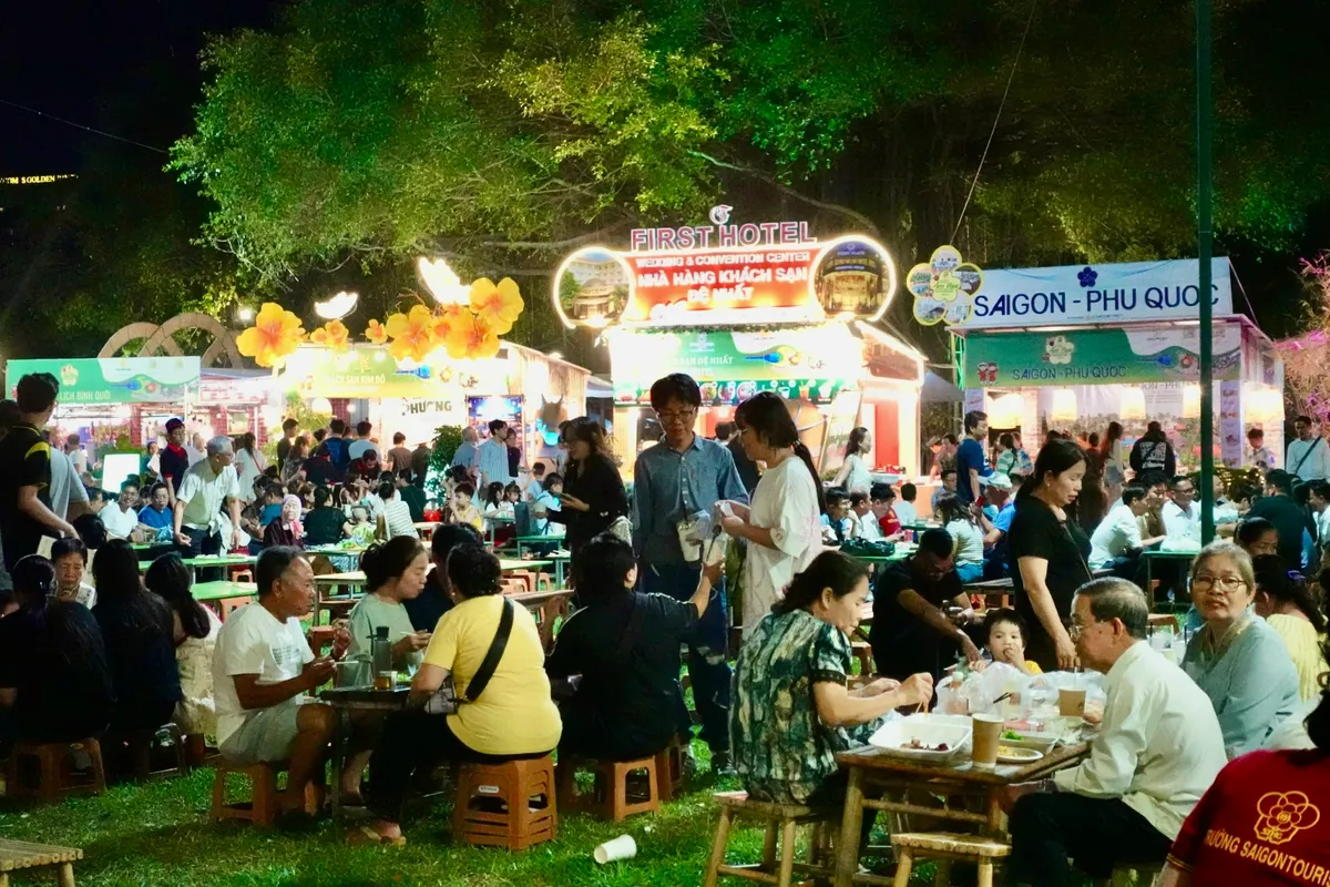 Người d&acirc;n TP Hồ Ch&iacute; minh h&agrave;o hứng trải nghiệm lễ hội ẩm thực h&agrave;ng đầu thế giới- Ảnh 16.