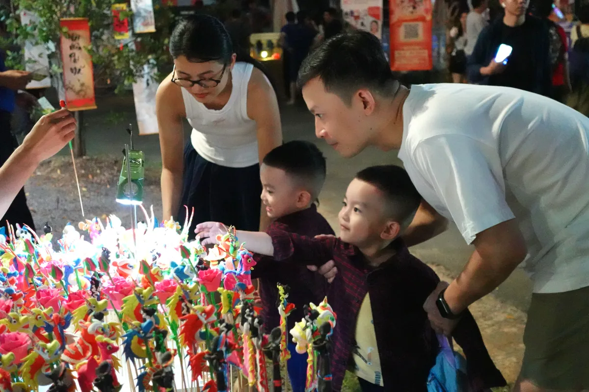 Người d&acirc;n TP Hồ Ch&iacute; minh h&agrave;o hứng trải nghiệm lễ hội ẩm thực h&agrave;ng đầu thế giới- Ảnh 4.