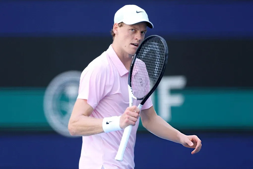 Sinner thắng &aacute;p đảo Tiafoe, tiến v&agrave;o b&aacute;n kết Miami Mở rộng- Ảnh 1.