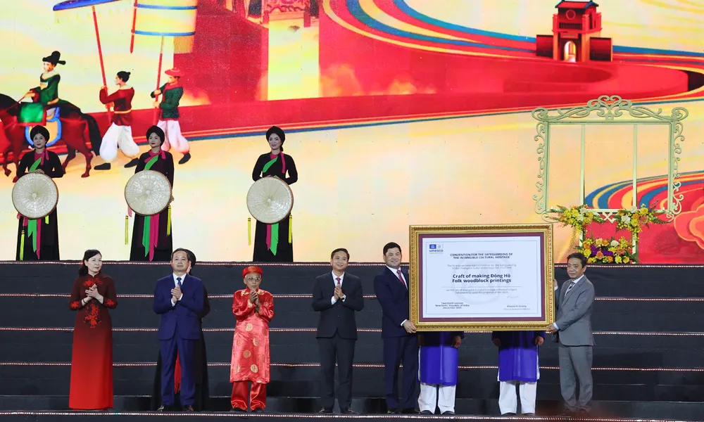 Lễ đón nhận Bằng của UNESCO và khai mạc Festival 'Về miền di sản Bắc Ninh - 2026' - Ảnh 3.