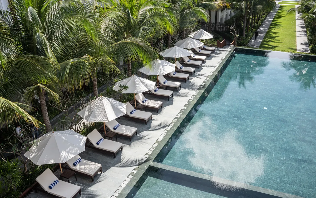 Hạ tầng lưu trú phát triển và cảnh quan biển đặc trưng, khu vực Mũi Né ghi nhận lượng khách tăng mạnh ngay từ đầu mùa hè.