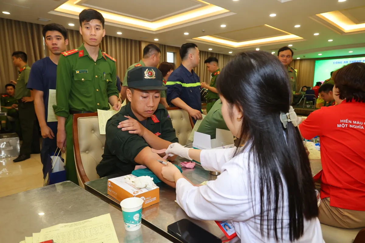 Hơn 1000 đơn vị m&aacute;u lan toả tinh thần sống đẹp của thanh ni&ecirc;n C&ocirc;ng an Thủ đ&ocirc; - Ảnh 5.