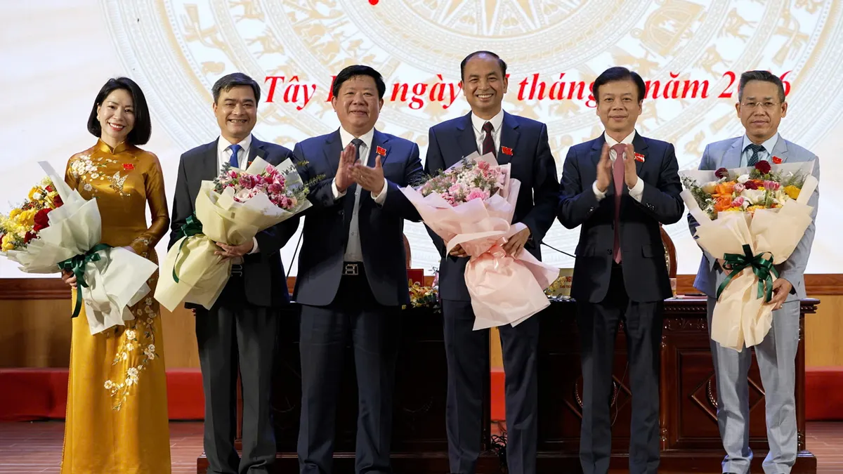 T&acirc;y Hồ kiện to&agrave;n Chủ tịch HĐND v&agrave; Chủ tịch UBND phường kh&oacute;a II- Ảnh 1.