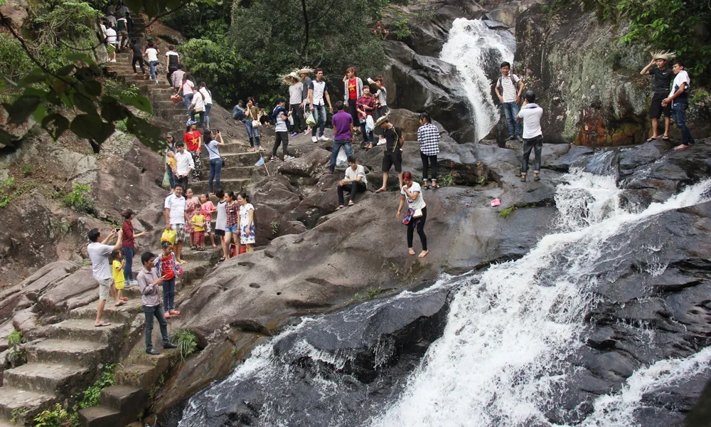 Suối Mỡ: Điểm đến giàu tiềm năng du lịch giữa núi rừng Tây Yên Tử- Ảnh 1. Suối Mỡ: Điểm đến giàu tiềm năng du lịch giữa núi rừng Tây Yên Tử- Ảnh 1.