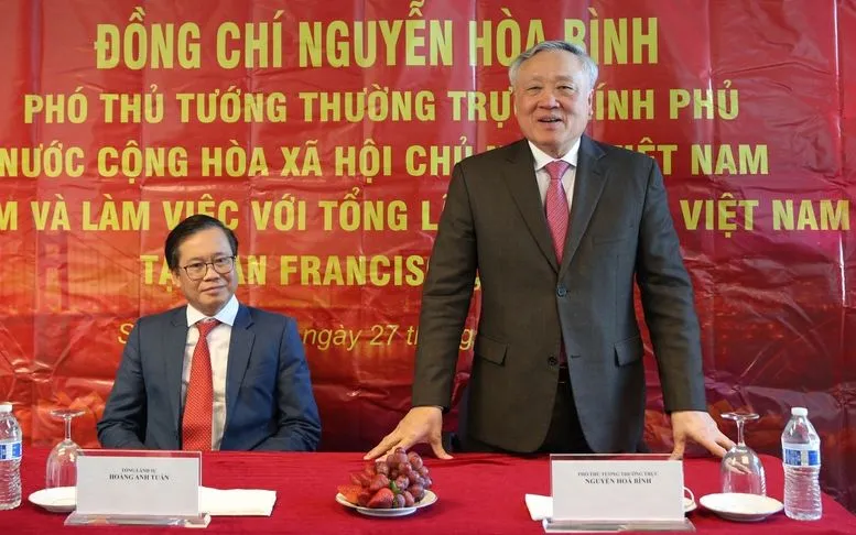 Phó Thủ tướng Thường trực Chính phủ Nguyễn Hòa Bình tới thăm Tổng Lãnh sự quán Việt Nam tại San Francisco - Ảnh: VGP/Nguyễn Hoàng