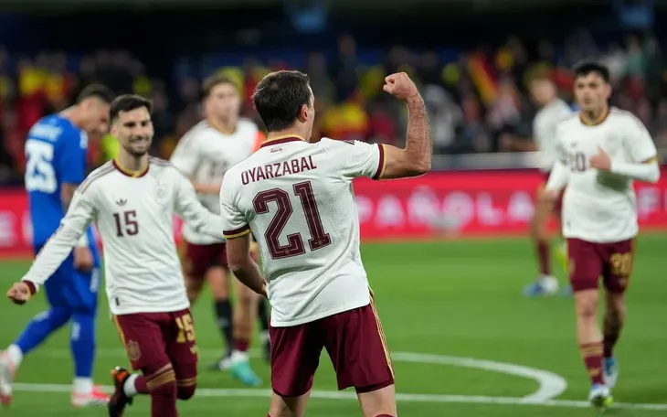 Tây Ban Nha thắng dễ Serbia 3-0 dù Yamal không ghi dấu ấn- Ảnh 1. Tây Ban Nha thắng dễ Serbia 3-0 dù Yamal không ghi dấu ấn- Ảnh 1.