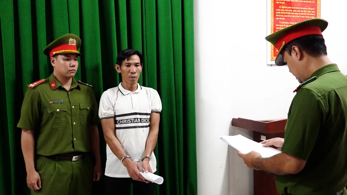 Khánh Hòa: Khởi tố 2 đối tượng chống người thi hành công vụ khiến thiếu tá công an xã hi sinh - Ảnh 2.