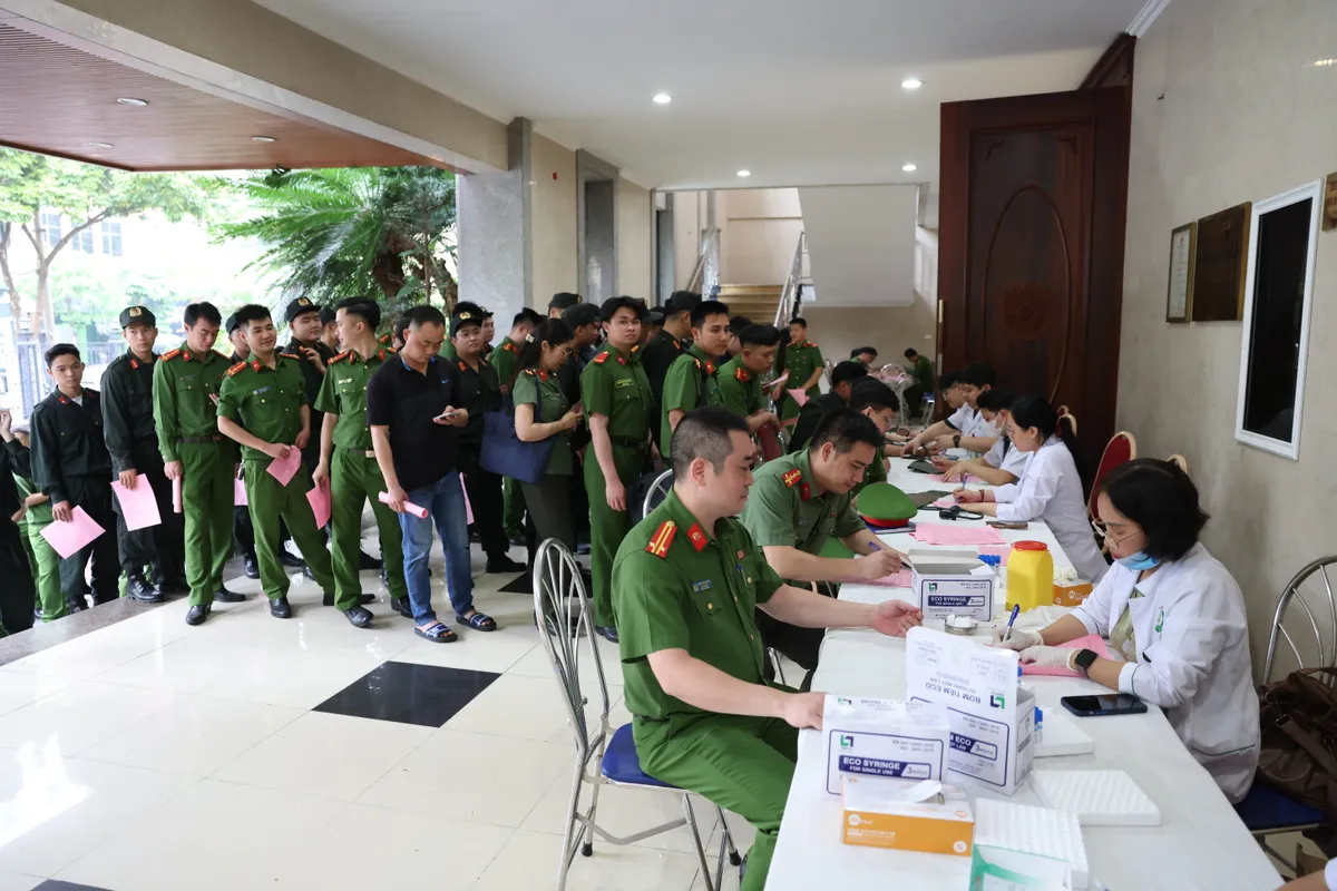 Hơn 1000 đơn vị m&aacute;u lan toả tinh thần sống đẹp của thanh ni&ecirc;n C&ocirc;ng an Thủ đ&ocirc; - Ảnh 1.