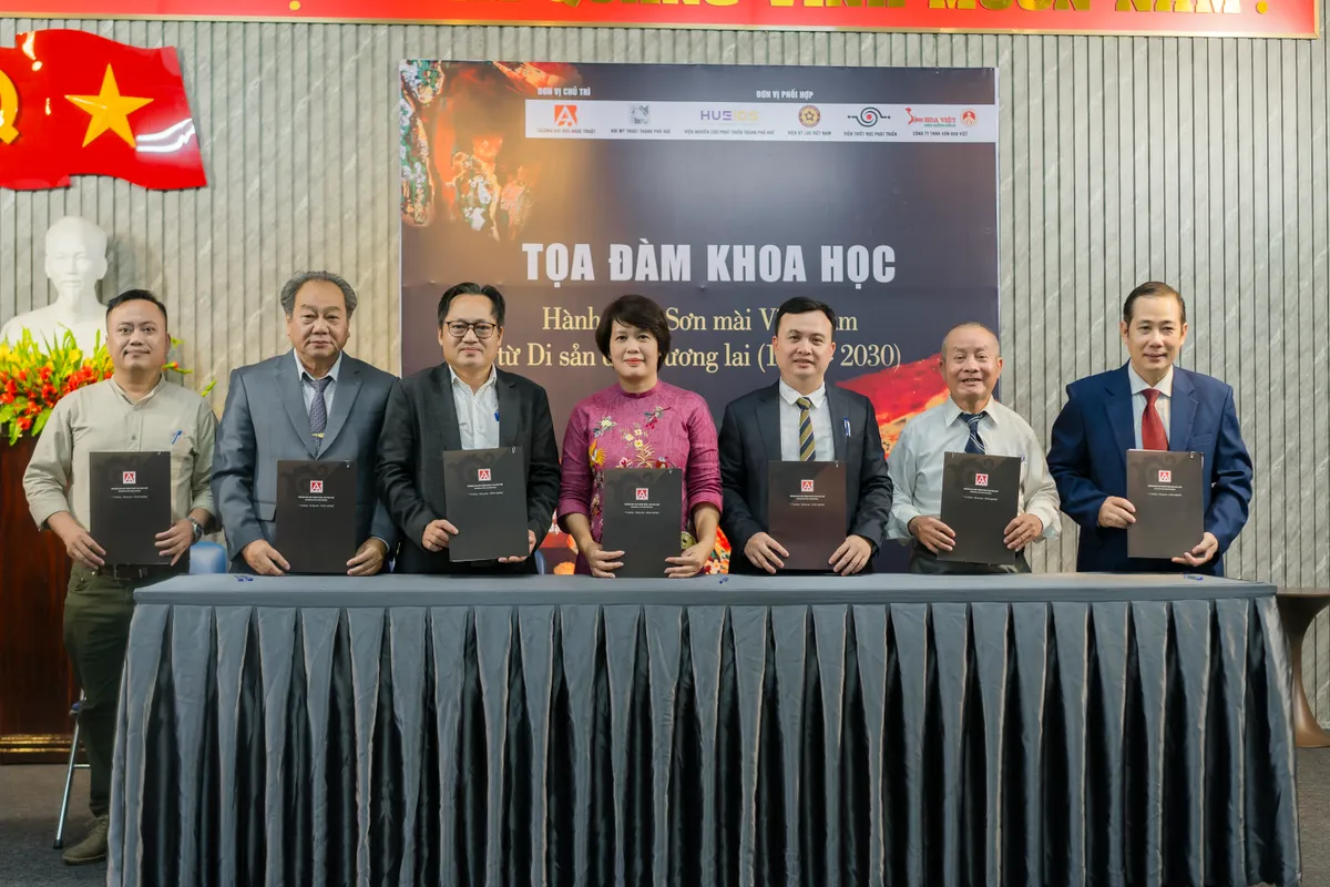 Sơn mài hội họa Việt Nam (1930 - 2030): Hành trình đánh thức giá trị di sản- Ảnh 8. Sơn mài hội họa Việt Nam (1930 - 2030): Hành trình đánh thức giá trị di sản- Ảnh 8.