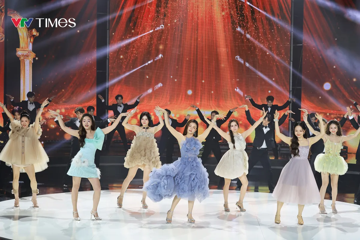 Bảy mỹ nh&acirc;n phim VTV nhảy See T&igrave;nh 'cực ch&aacute;y'- Ảnh 9.