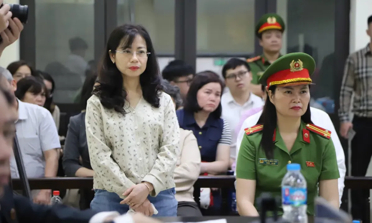 Cựu hiệu trưởng THCS Ba Đ&igrave;nh bị tuy&ecirc;n 36 th&aacute;ng t&ugrave; v&igrave; thu tiền dạy th&ecirc;m vượt quy định- Ảnh 2.