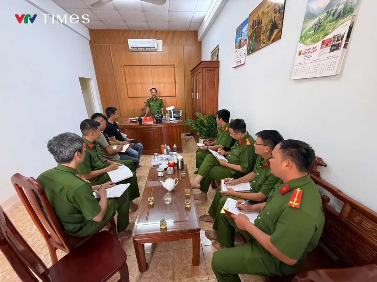 Triệt phá tụ điểm đánh bạc ven sông, tạm giữ hình sự 8 đối tượng ở Đồng Nai- Ảnh 1. Triệt phá tụ điểm đánh bạc ven sông, tạm giữ hình sự 8 đối tượng ở Đồng Nai- Ảnh 1.