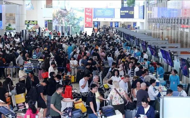 Nhu cầu du lịch tăng cao trong dịp nghỉ lễ tạo là "mảnh đất" màu mỡ cho hoạt động lừa đảo. Ảnh minh họa: Quốc Khánh/TTXVN