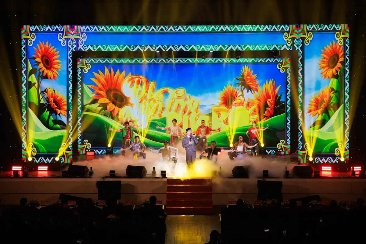 Mở s&acirc;n chơi cho thế hệ trẻ để ph&aacute;t huy t&iacute;nh s&aacute;ng tạo, lan tỏa th&ocirc;ng điệp t&iacute;ch cực tr&ecirc;n mạng x&atilde; hội - Ảnh 5.