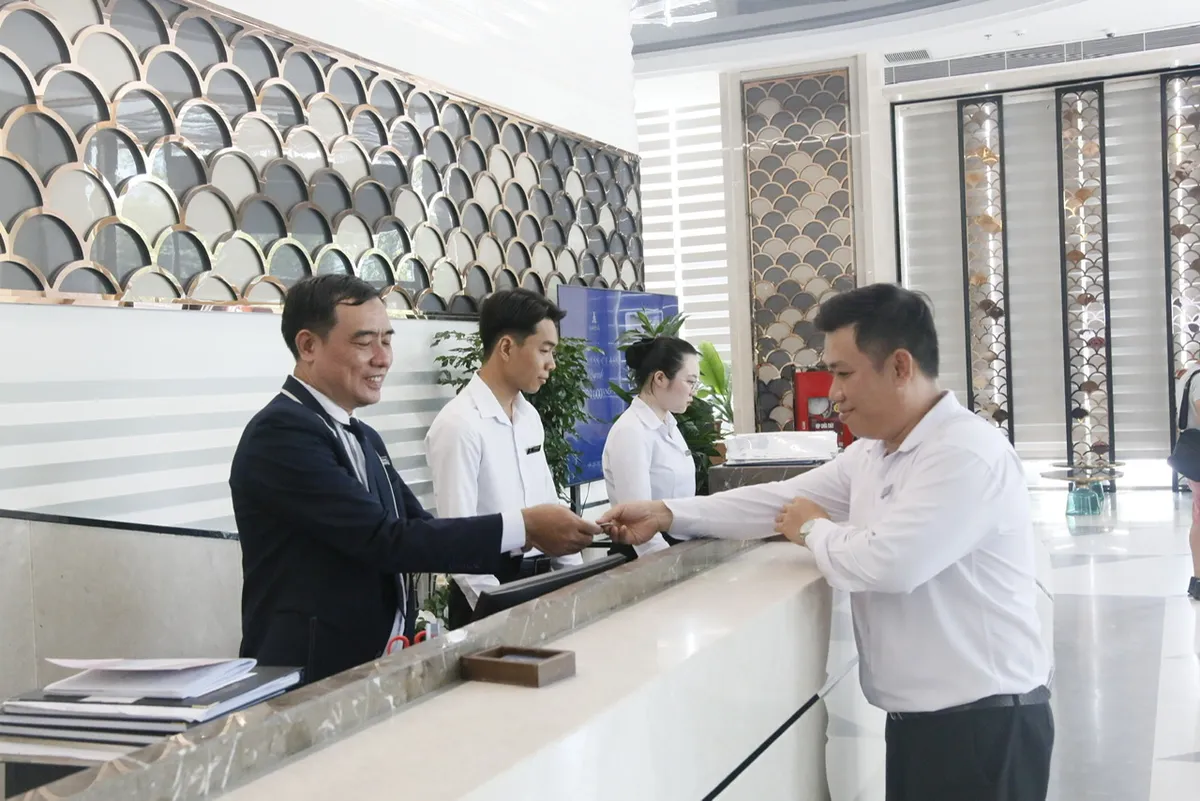 Kh&aacute;nh Ho&agrave;: Ph&aacute;t động sử dụng năng lượng tiết kiệm, hiệu quả hưởng ứng Giờ Tr&aacute;i đất- Ảnh 2.