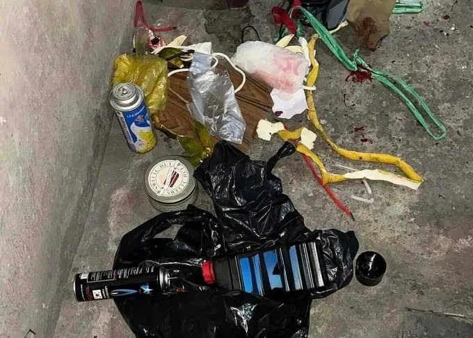 Cặp đ&ocirc;i n&eacute;m chất bẩn v&agrave;o nh&agrave; người y&ecirc;u cũ 7 lần, bị xử l&yacute; h&igrave;nh sự- Ảnh 1.