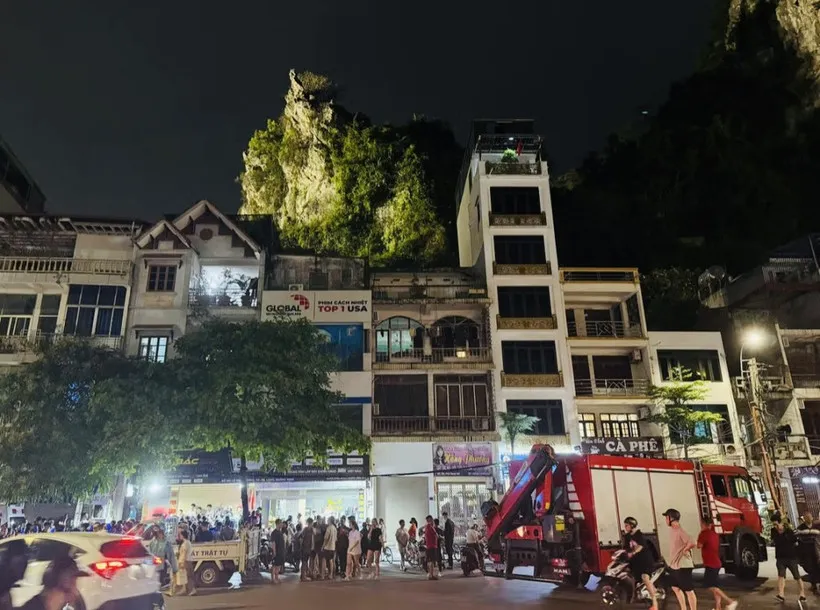 Trèo lên núi Bài Thơ (Quảng Ninh) chụp ảnh, một nam sinh bị ngã tử vong - Ảnh 1.