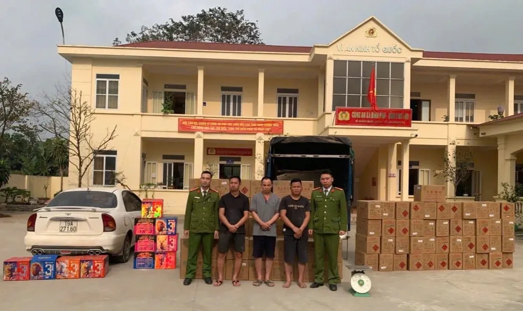 Khởi tố 6 bị can trong đường dây mua bán gần 2 tấn pháo hoa nổ- Ảnh 1. Khởi tố 6 bị can trong đường dây mua bán gần 2 tấn pháo hoa nổ- Ảnh 1.