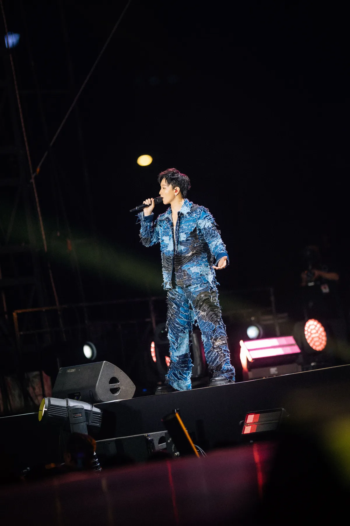 Ho&agrave;ng Dũng điểm lại h&agrave;nh tr&igrave;nh rực rỡ c&ugrave;ng gần 10.000 kh&aacute;n giả - Ảnh 3.