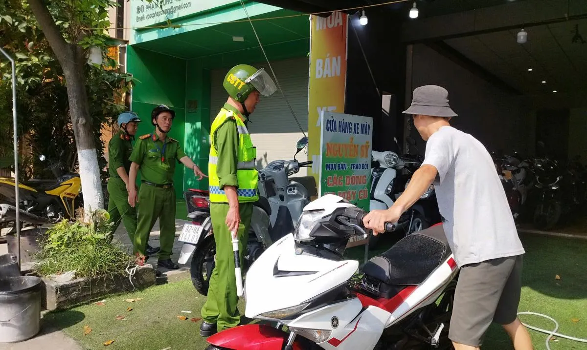 Đ&agrave; Nẵng xử l&yacute; nghi&ecirc;m t&igrave;nh trạng lấn chiếm vỉa h&egrave; - Ảnh 1.