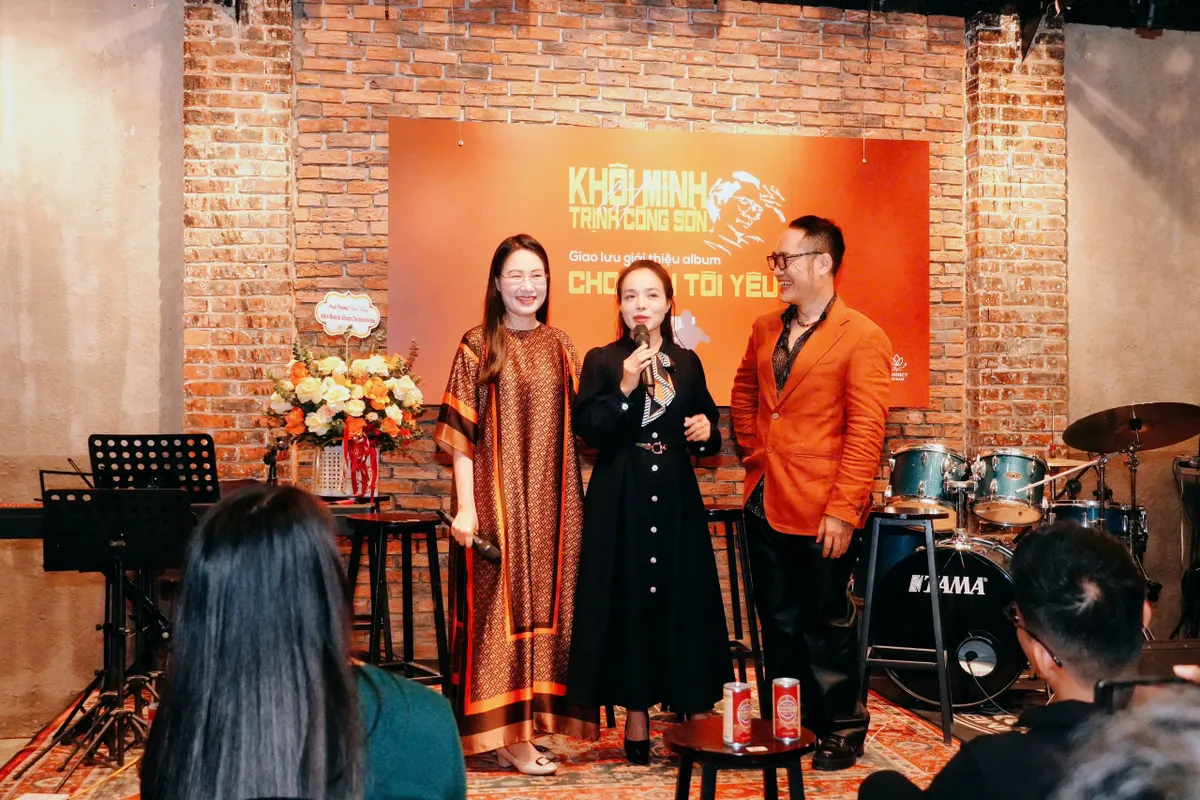 NSƯT Lan Anh c&ugrave;ng Kh&ocirc;i Minh h&aacute;t nhạc Trịnh sau nhiều năm gắn b&oacute; với opera  - Ảnh 1.