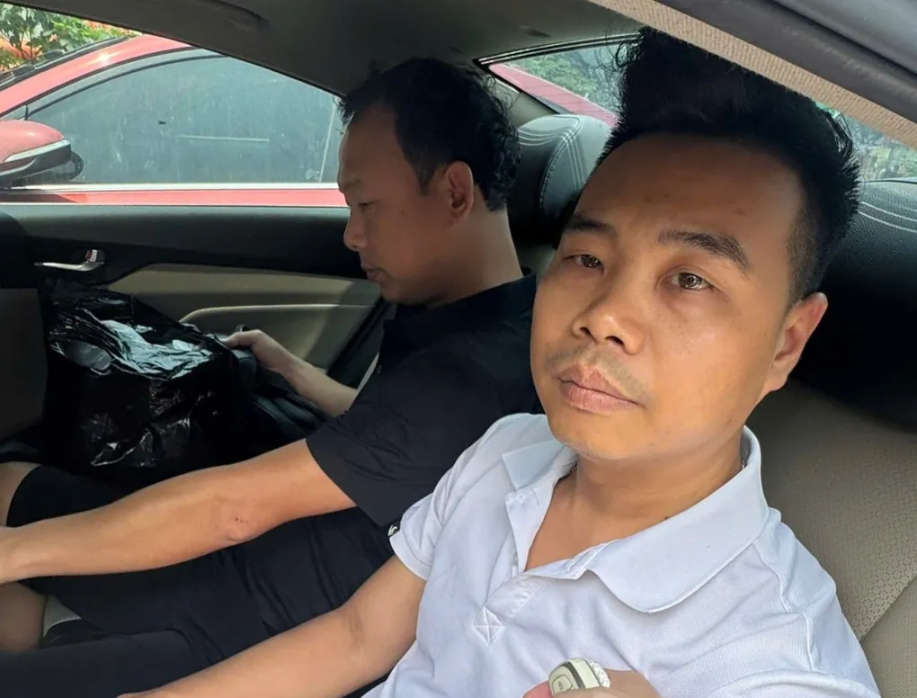 Bắt giữ 2 đối tượng h&agrave;nh hung nam sinh 19 tuổi tr&ecirc;n đường Nguyễn Khang- Ảnh 1.