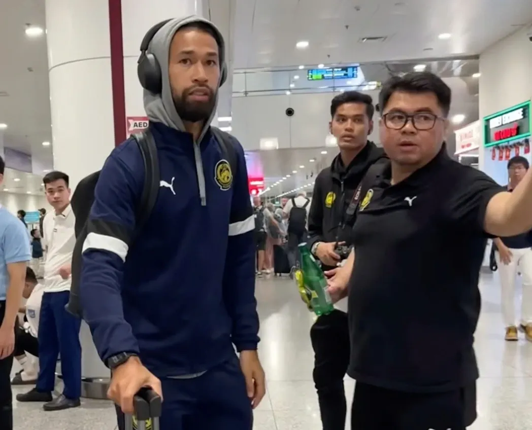 Đội tuyển Malaysia tới Việt Nam, sẵn s&agrave;ng t&aacute;i đấu tr&ecirc;n s&acirc;n Thi&ecirc;n Trường- Ảnh 1.