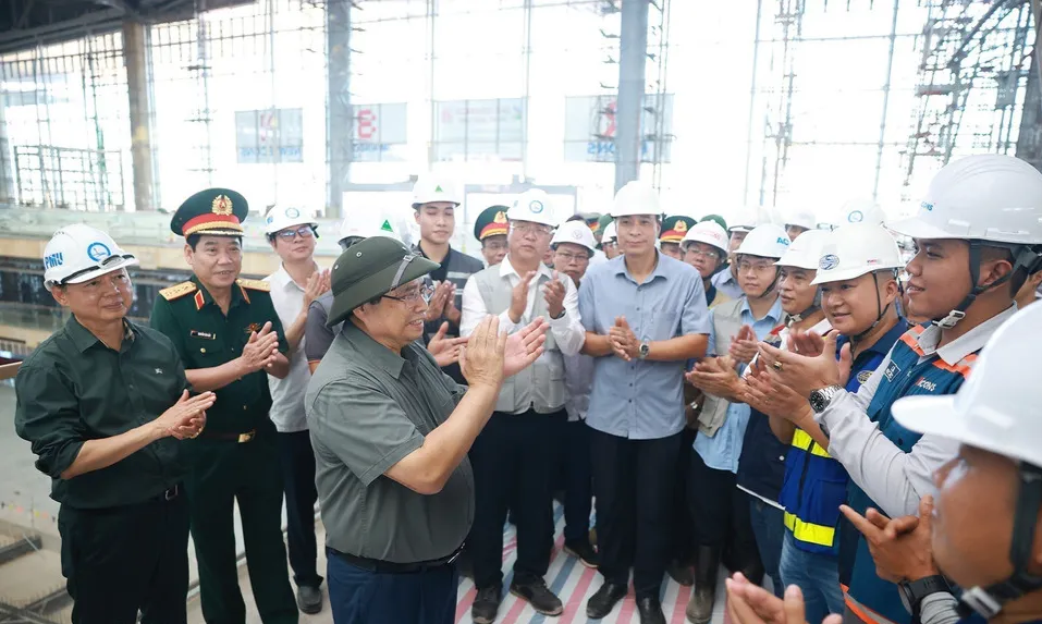 Thủ tướng: Khai thác thương mại sân bay Long Thành vào cuối năm 2026 - Ảnh 2.