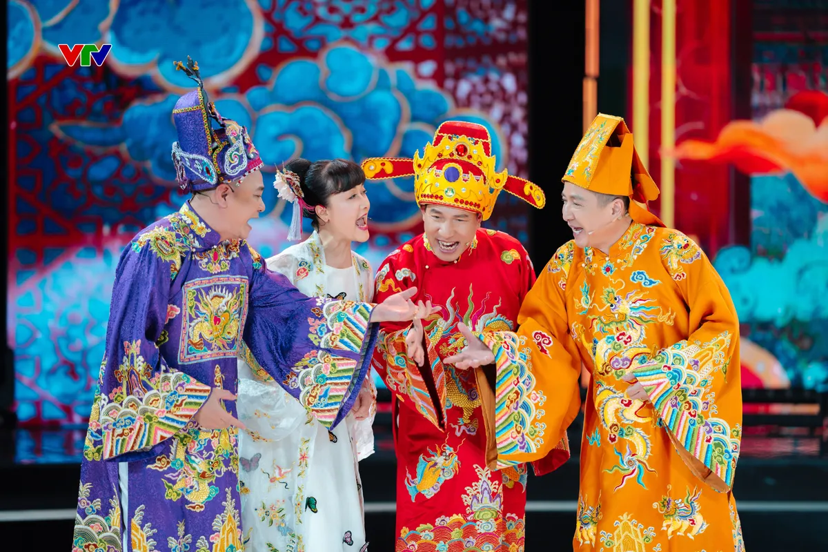 Xem lại trọn vẹn Táo quân - tiểu phẩm Hái hoa dân chủ - Ảnh 2.