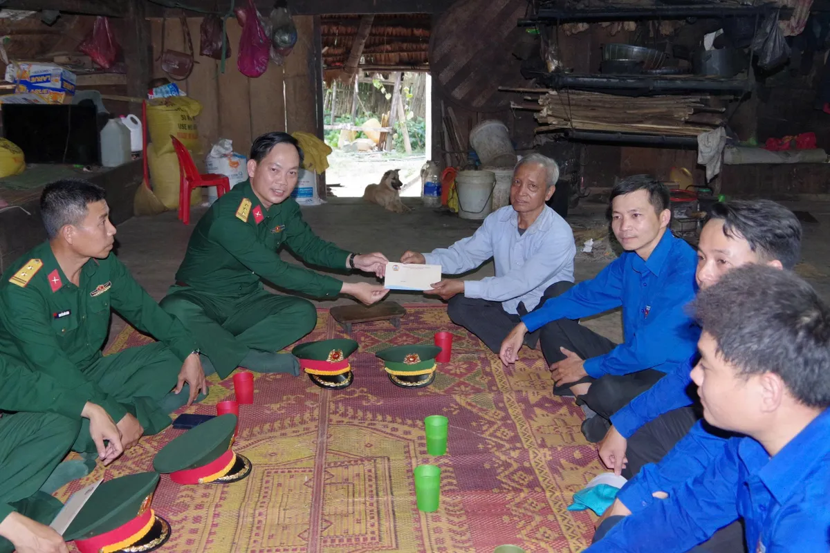 &ldquo;Th&aacute;ng Ba bi&ecirc;n giới&rdquo; gắn kết nghĩa t&igrave;nh nơi v&ugrave;ng bi&ecirc;n - Ảnh 2.