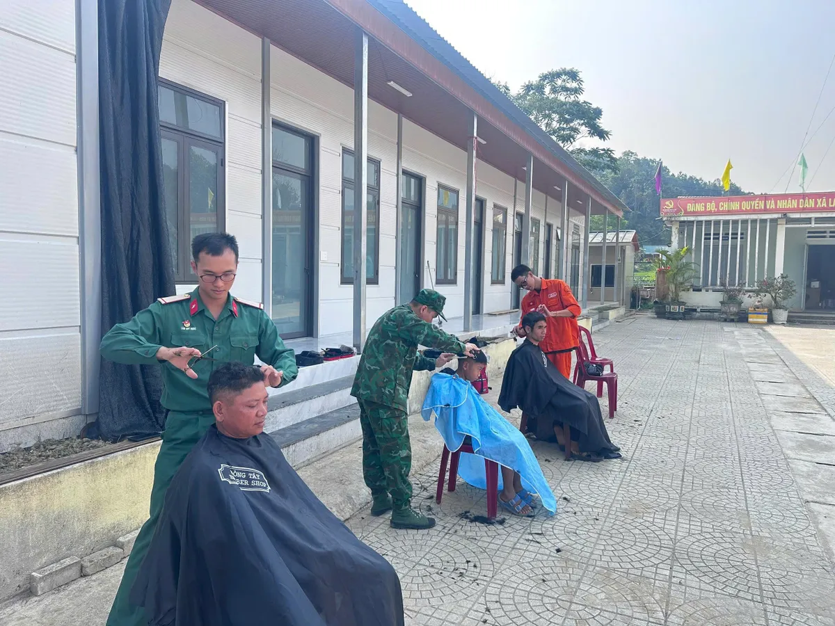 &ldquo;Th&aacute;ng Ba bi&ecirc;n giới&rdquo; gắn kết nghĩa t&igrave;nh nơi v&ugrave;ng bi&ecirc;n - Ảnh 3.