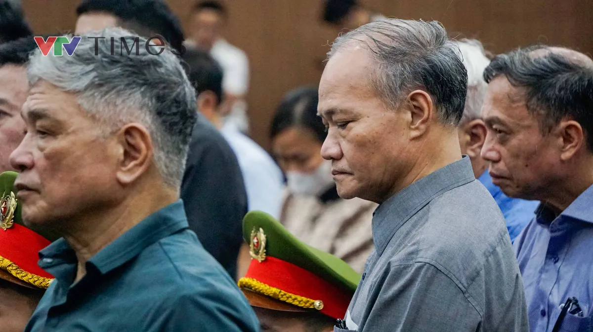 Cựu Thứ trưởng Hoàng Văn Thắng: Nhận 200.000 USD vì “không đấu tranh được với chính mình” - Ảnh 1.